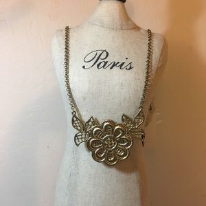 Forever 21 large flower necklace